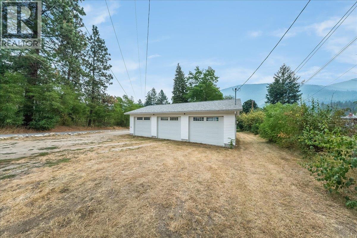 814 16th Avenue, Genelle, British Columbia  V0G 1G0 - Photo 3 - 10397568