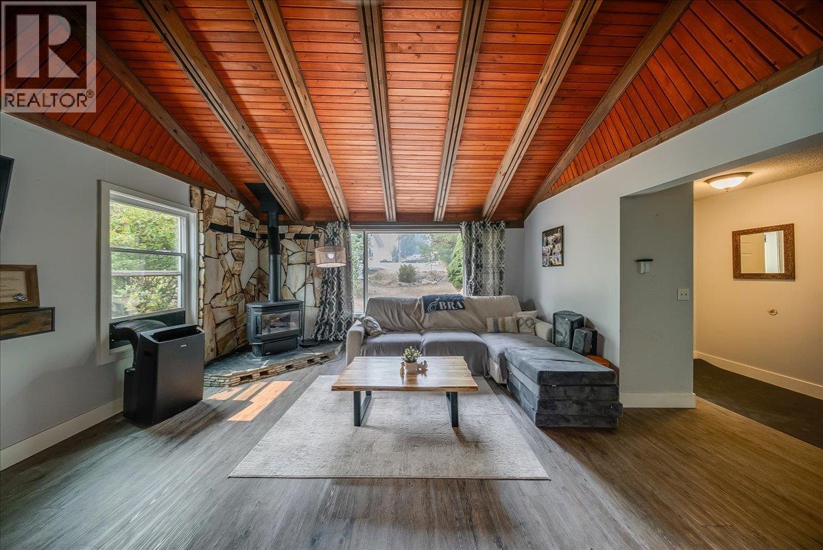814 16th Avenue, Genelle, British Columbia  V0G 1G0 - Photo 6 - 10397568