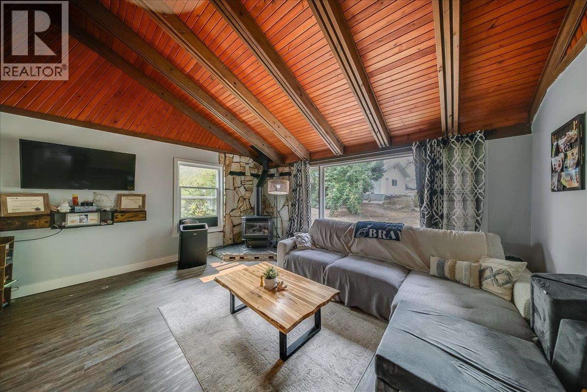 814 16th Avenue, Genelle, British Columbia  V0G 1G0 - Photo 7 - 10397568