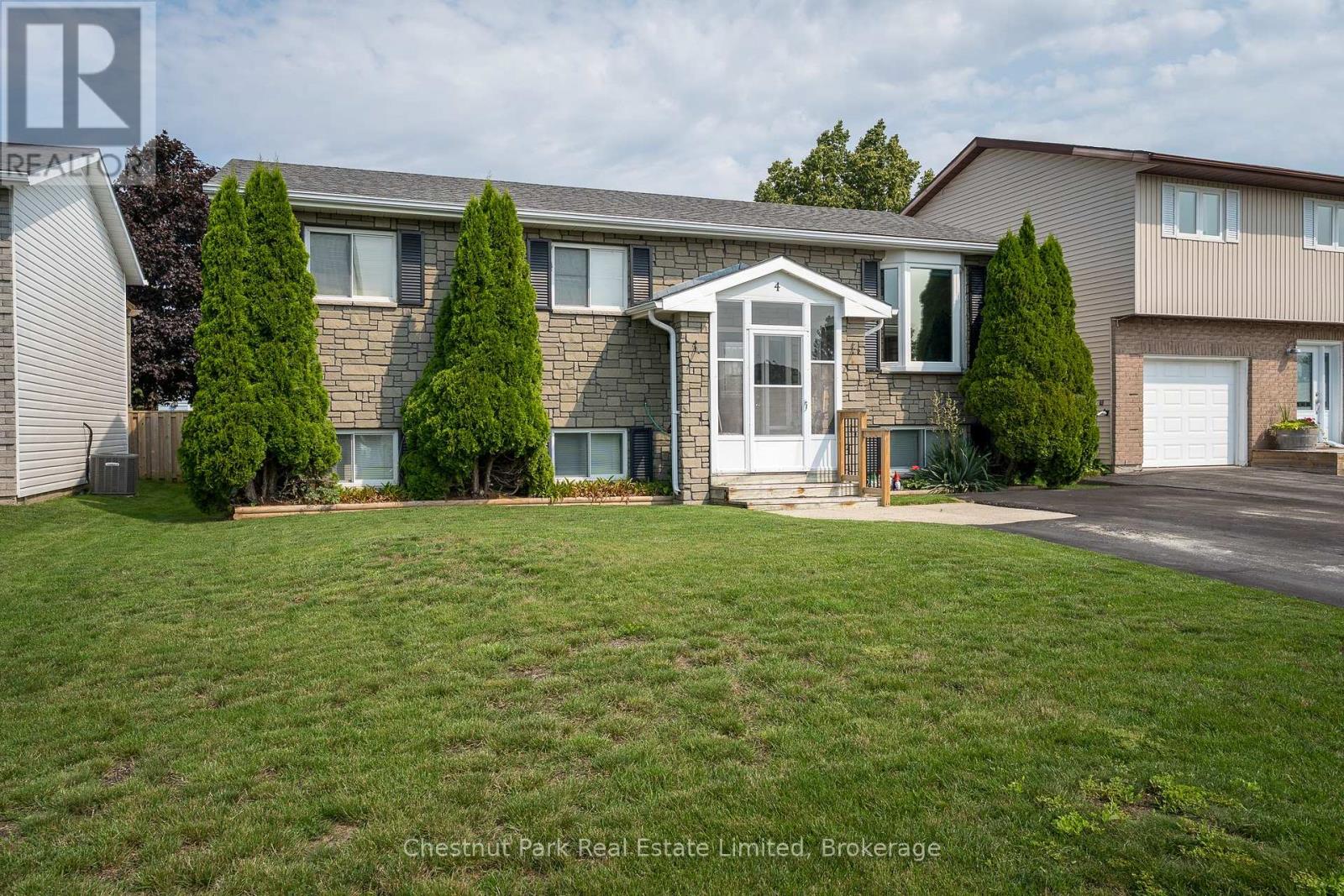 4 FIRST AVENUE, Prince Edward County, Ontario