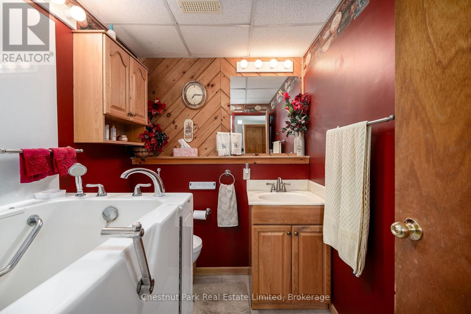 4 First Avenue, Prince Edward County, Ontario  K0K 3L0 - Photo 25 - X13672484