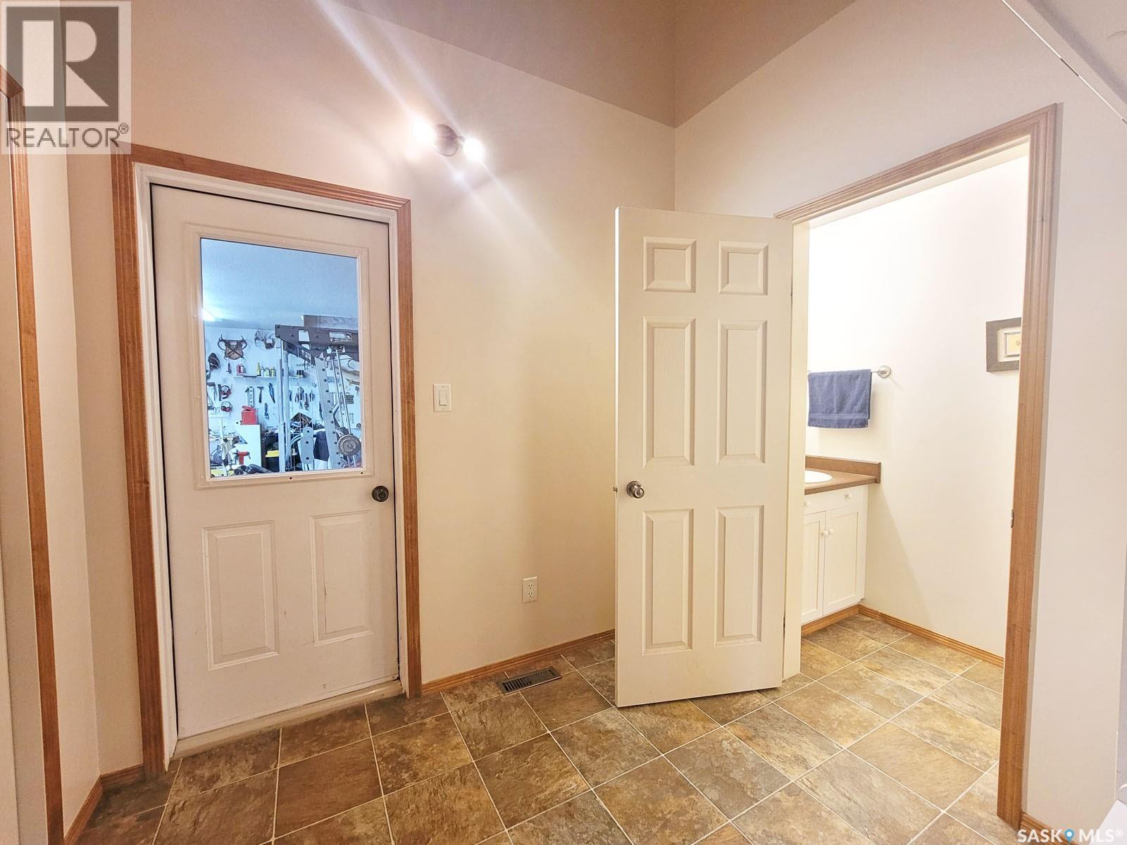 717 3rd Avenue W, Meadow Lake, Saskatchewan  S9X 1A5 - Photo 17 - SK045508