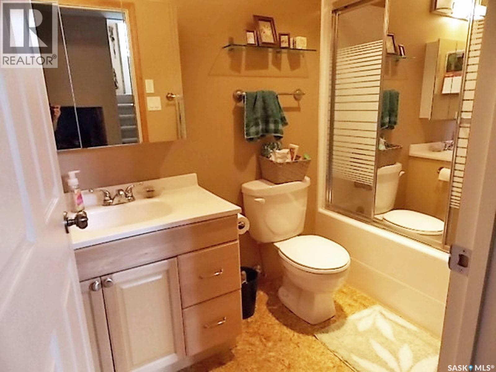 717 3rd Avenue W, Meadow Lake, Saskatchewan  S9X 1A5 - Photo 23 - SK045508