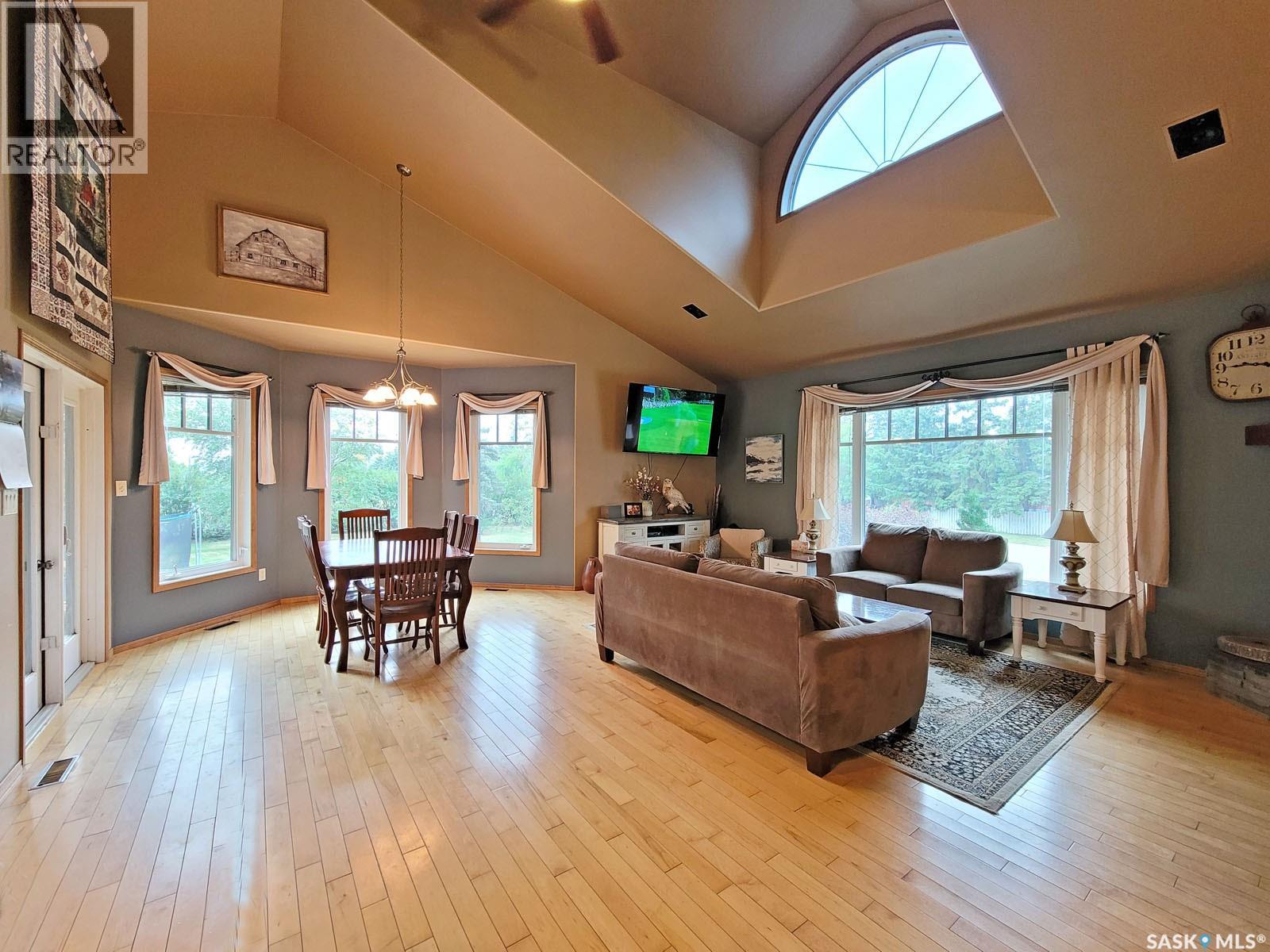 717 3rd Avenue W, Meadow Lake, Saskatchewan  S9X 1A5 - Photo 5 - SK045508