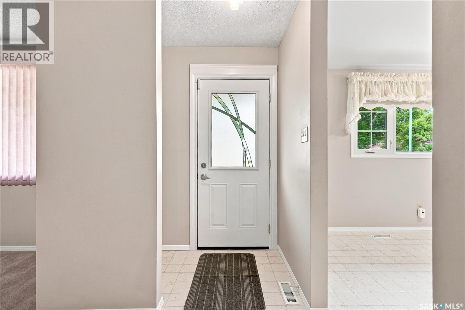 1813 Richardson Road, Saskatoon, Saskatchewan  S7L 4B6 - Photo 3 - SK045456