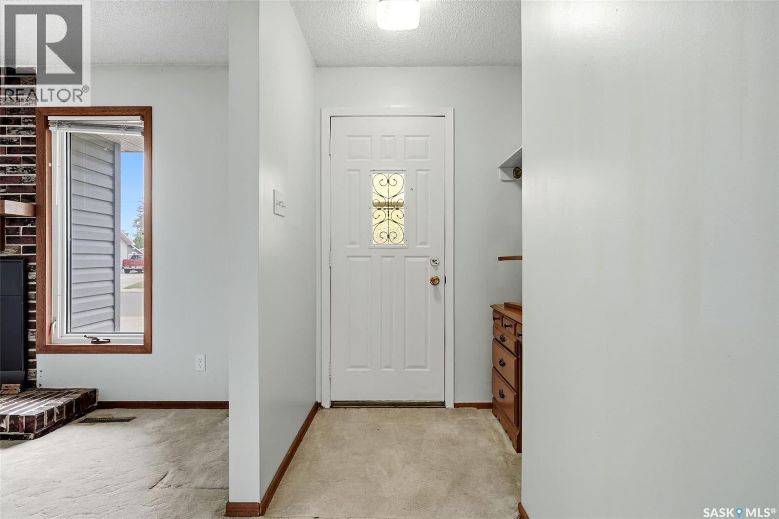 65 Mccaul Crescent, Regina, Saskatchewan  S4R 3X3 - Photo 2 - SK045448
