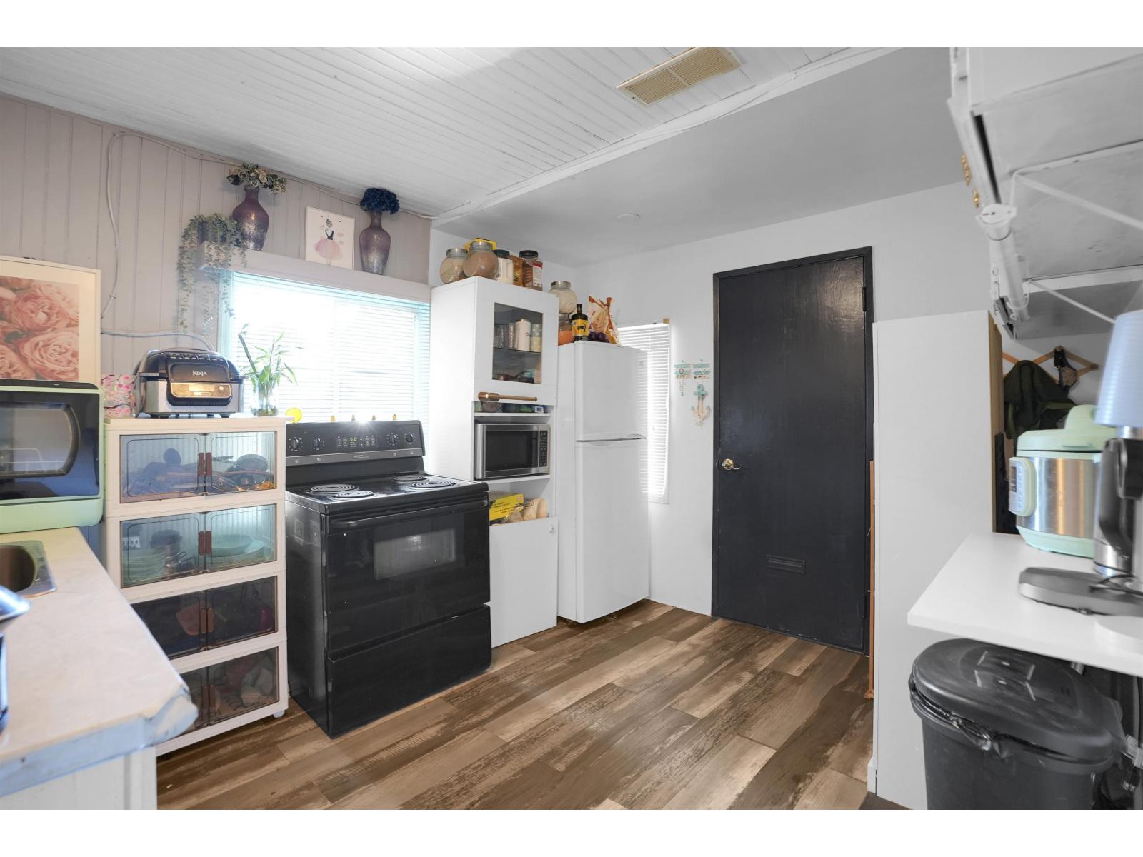 942 Lee Street, White Rock, British Columbia  V4B 4N8 - Photo 3 - R3154273