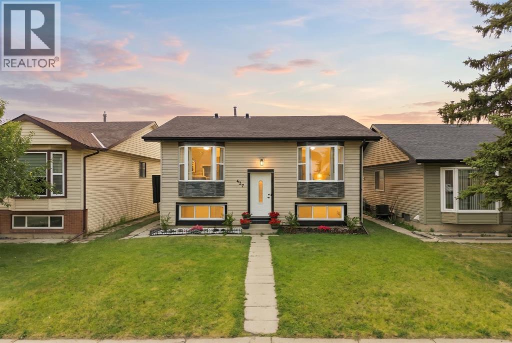 427 Falmere Road NE, Calgary, Alberta  T3J 2Z8 - Photo 2 - A2335820