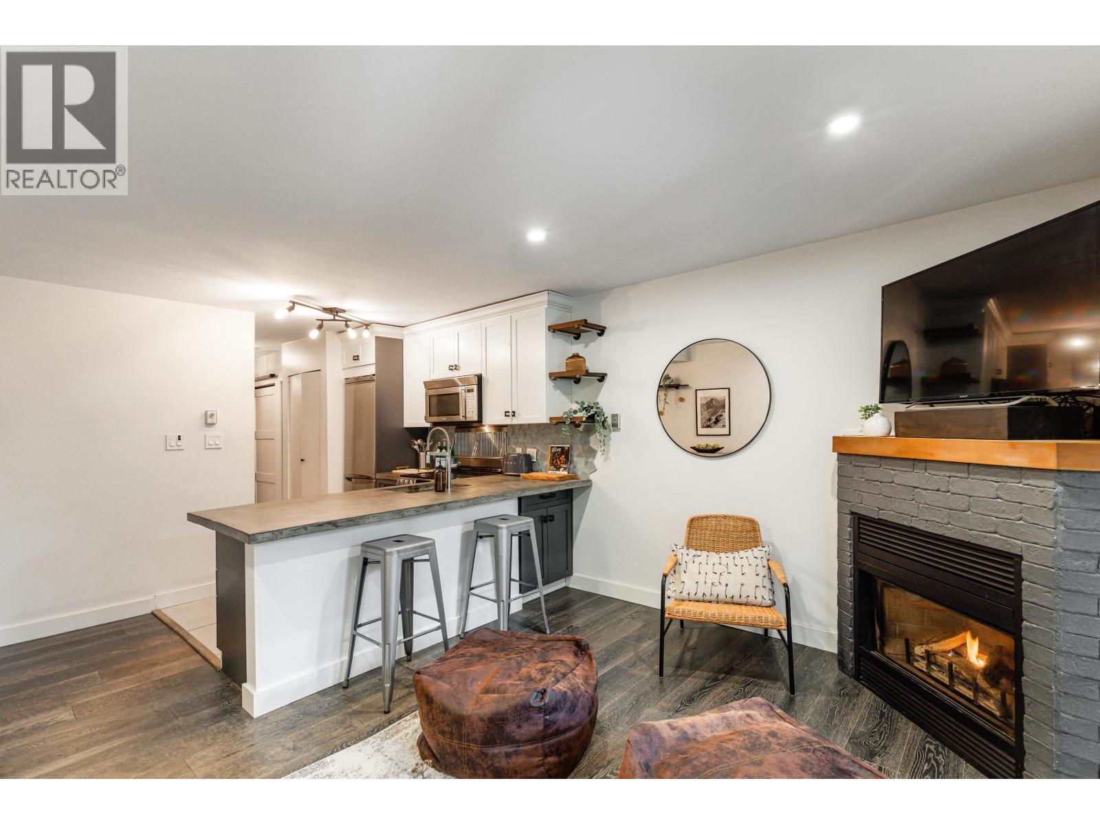 113 3070 Hillcrest Drive, Whistler, British Columbia  V8E 0V1 - Photo 4 - R3155530