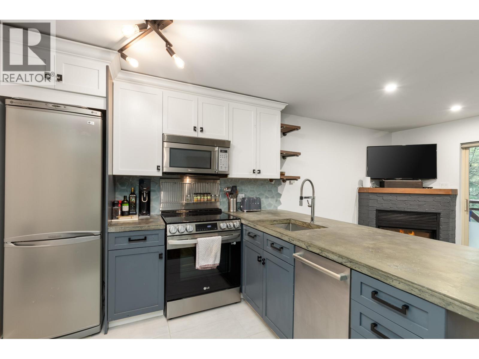 113 3070 Hillcrest Drive, Whistler, British Columbia  V8E 0V1 - Photo 6 - R3155530