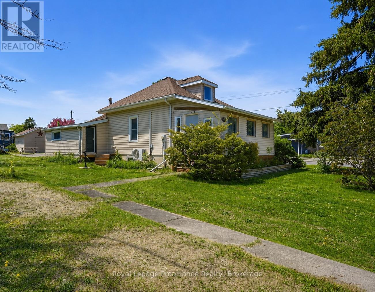 252 SIDNEY STREET, Quinte West, Ontario