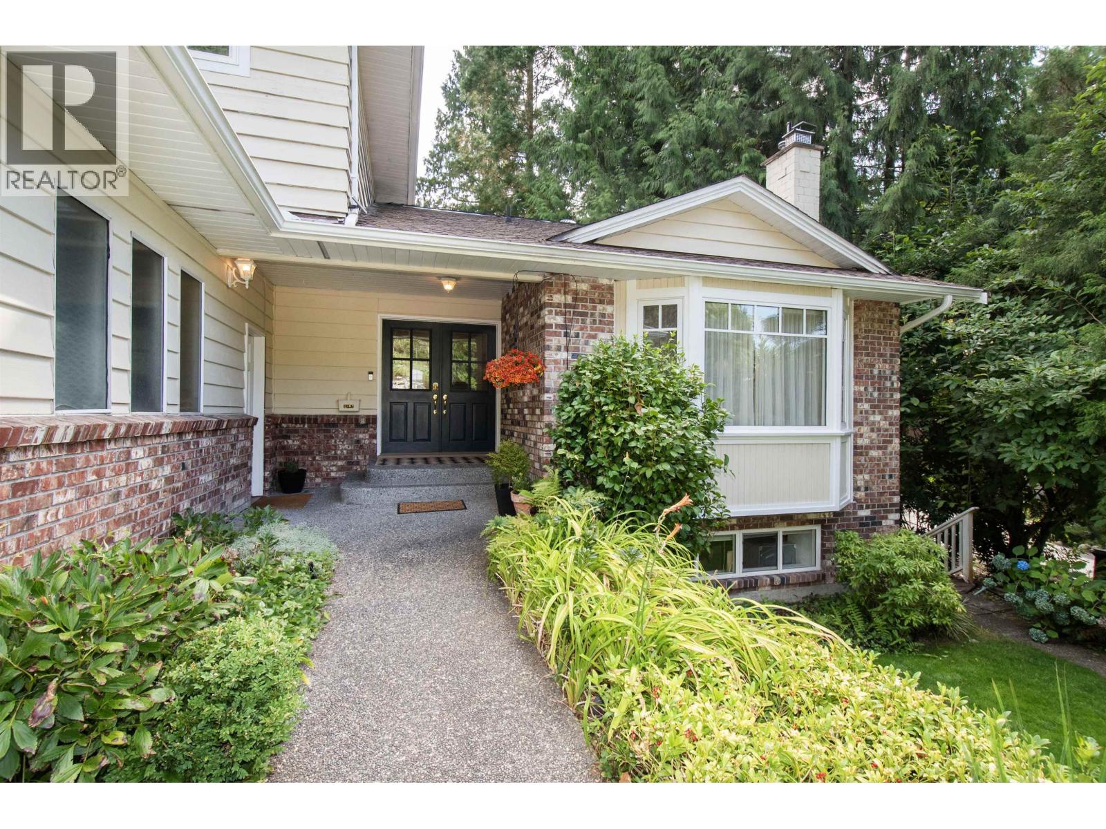 4594 Teviot Place, North Vancouver, British Columbia V7R 4M5 - Photo 2 - R3155531
