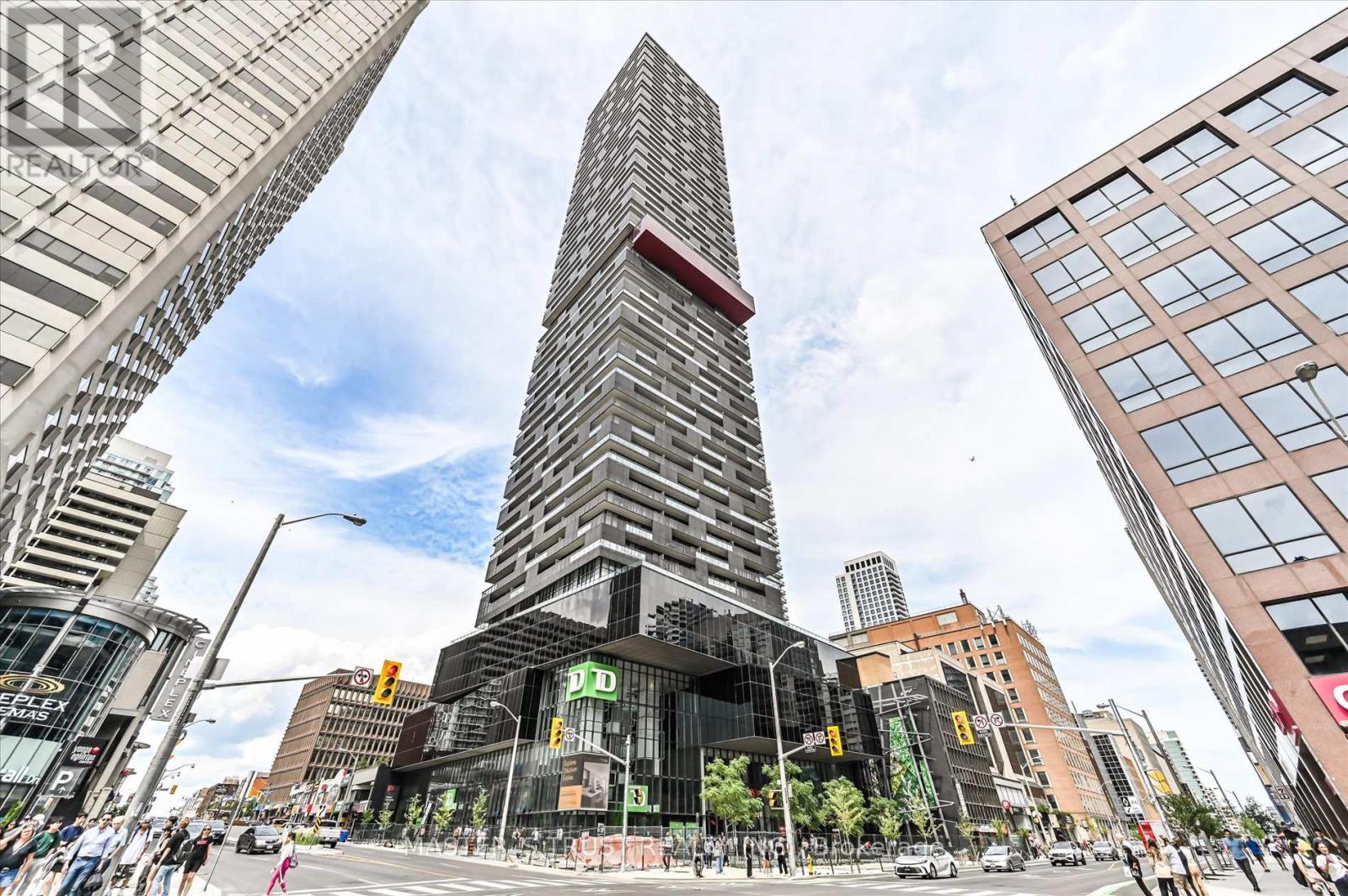 PH5801 - 8 EGLINTON AVENUE E