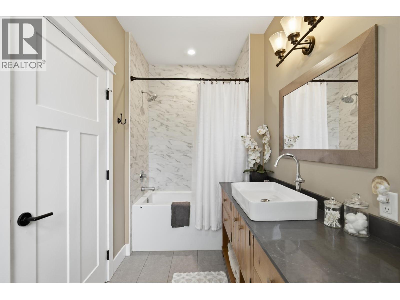 9336 Jorgensen Place, Halfmoon Bay, British Columbia  V7Z 1B4 - Photo 18 - R3155526