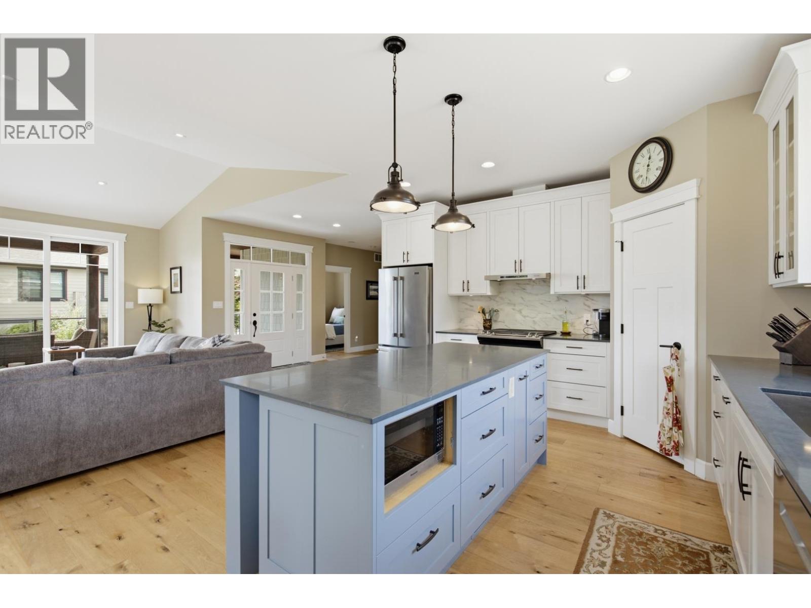 9336 Jorgensen Place, Halfmoon Bay, British Columbia  V7Z 1B4 - Photo 13 - R3155526