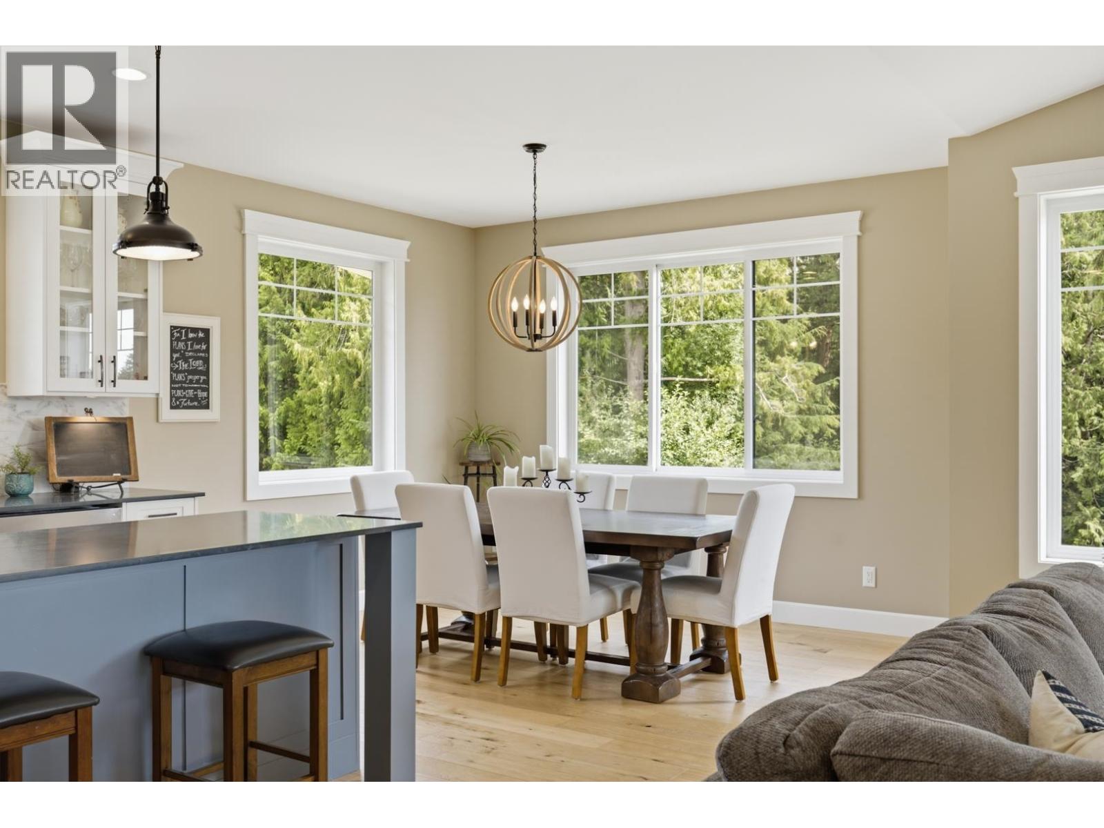 9336 Jorgensen Place, Halfmoon Bay, British Columbia  V7Z 1B4 - Photo 11 - R3155526