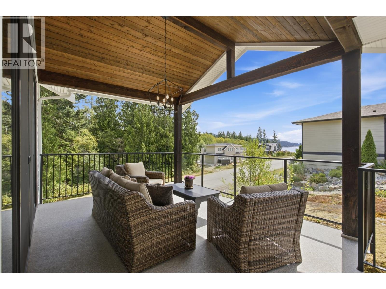 9336 Jorgensen Place, Halfmoon Bay, British Columbia  V7Z 1B4 - Photo 5 - R3155526
