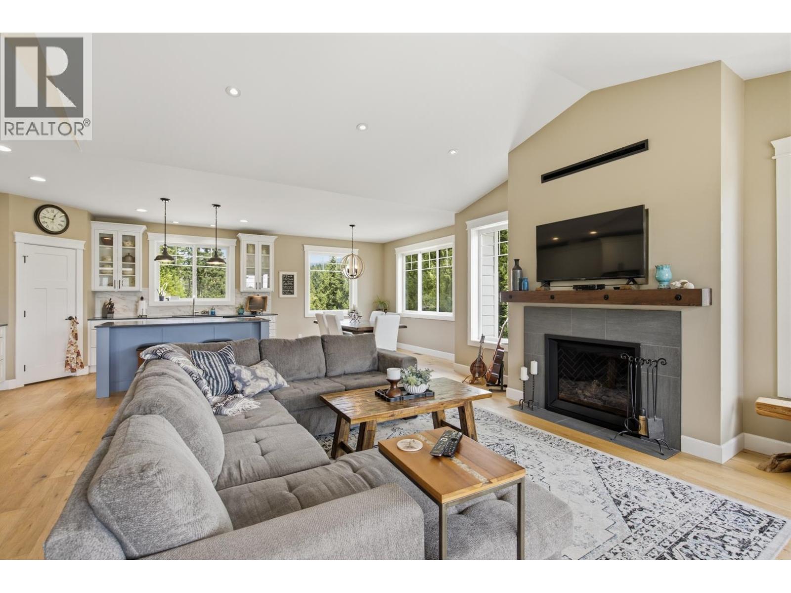 9336 Jorgensen Place, Halfmoon Bay, British Columbia  V7Z 1B4 - Photo 7 - R3155526