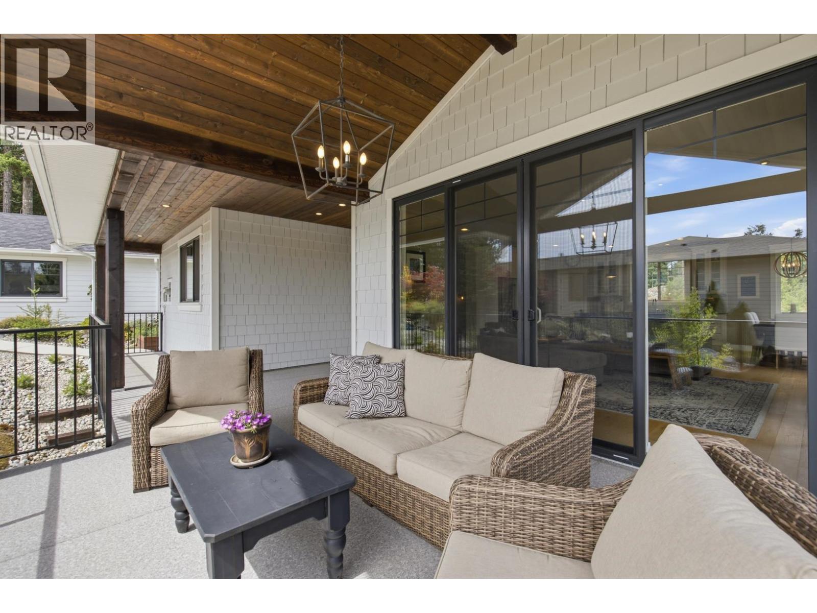 9336 Jorgensen Place, Halfmoon Bay, British Columbia  V7Z 1B4 - Photo 6 - R3155526