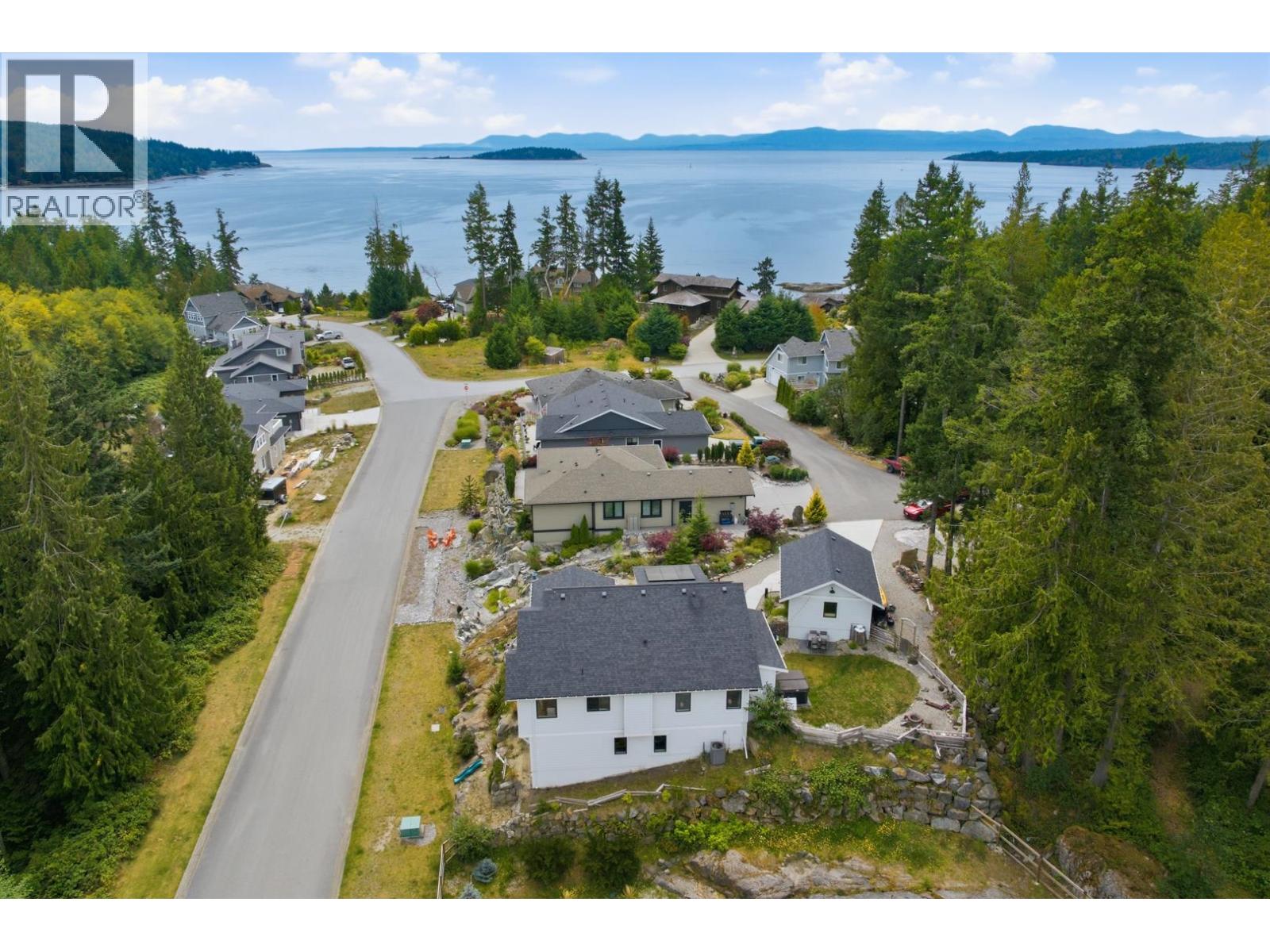 9336 Jorgensen Place, Halfmoon Bay, British Columbia  V7Z 1B4 - Photo 2 - R3155526