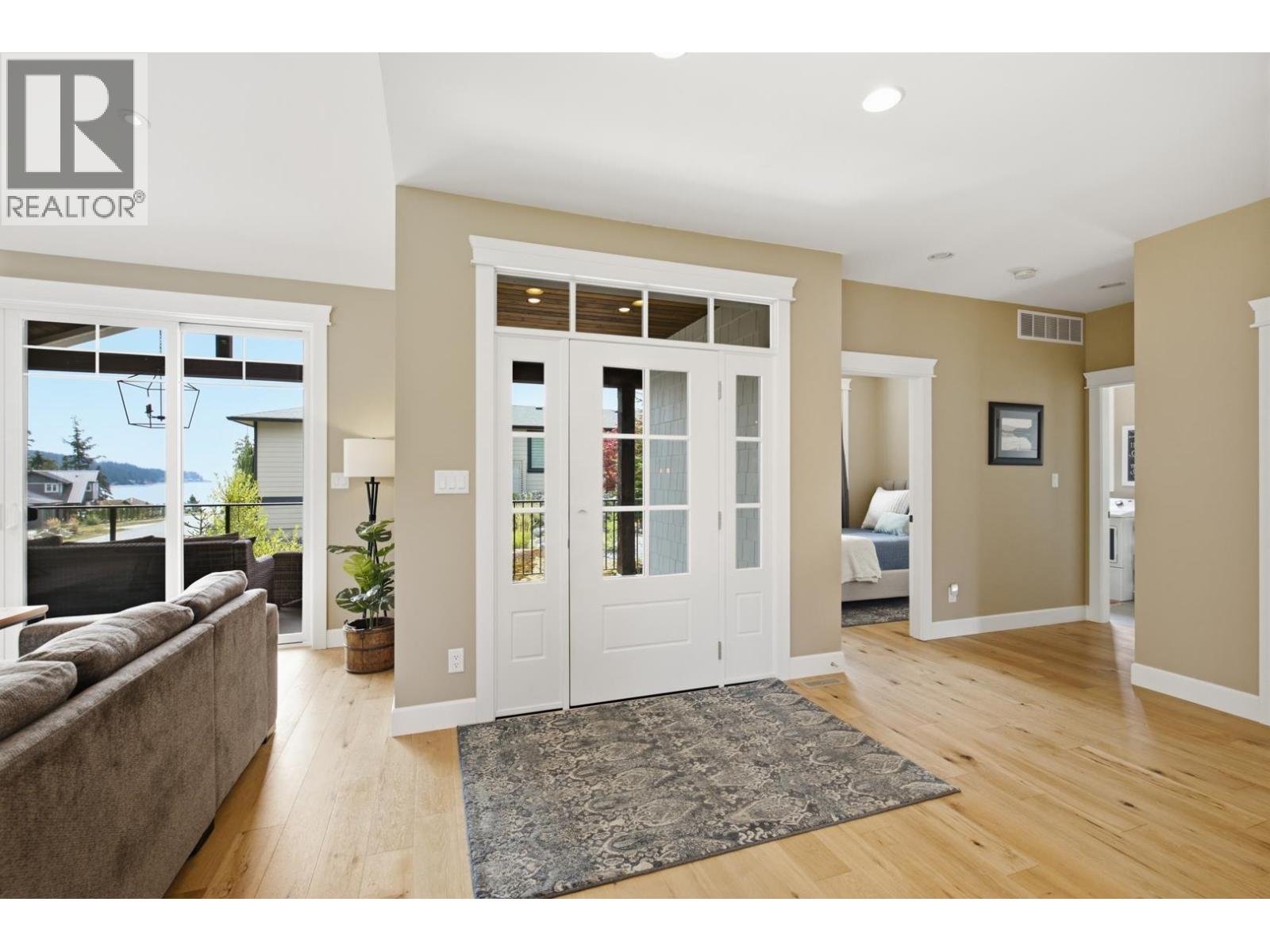 9336 Jorgensen Place, Halfmoon Bay, British Columbia  V7Z 1B4 - Photo 15 - R3155526