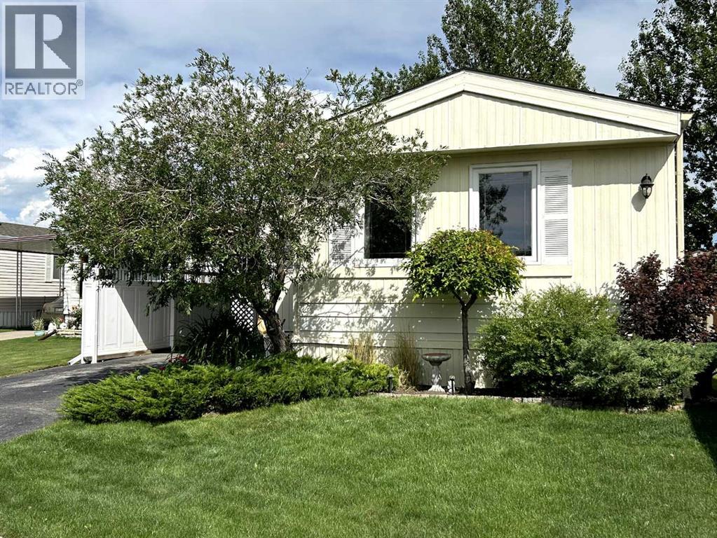 221, 99 Arbour Lake Road Nw, Calgary, Alberta  T3G 4E4 - Photo 1 - A2317381