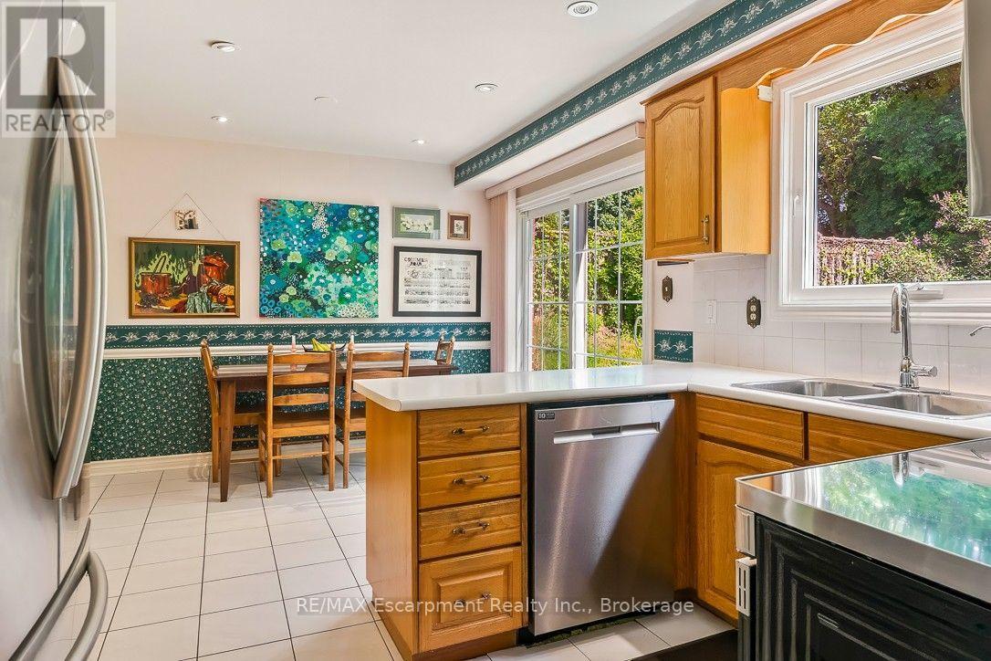 255 Spring Garden Road, Oakville, Ontario  L6L 5H5 - Photo 14 - W13249734