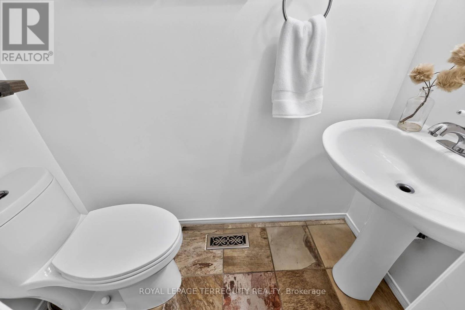 40 Whistle Post Street, Toronto, Ontario  M4E 3W8 - Photo 14 - E13672472