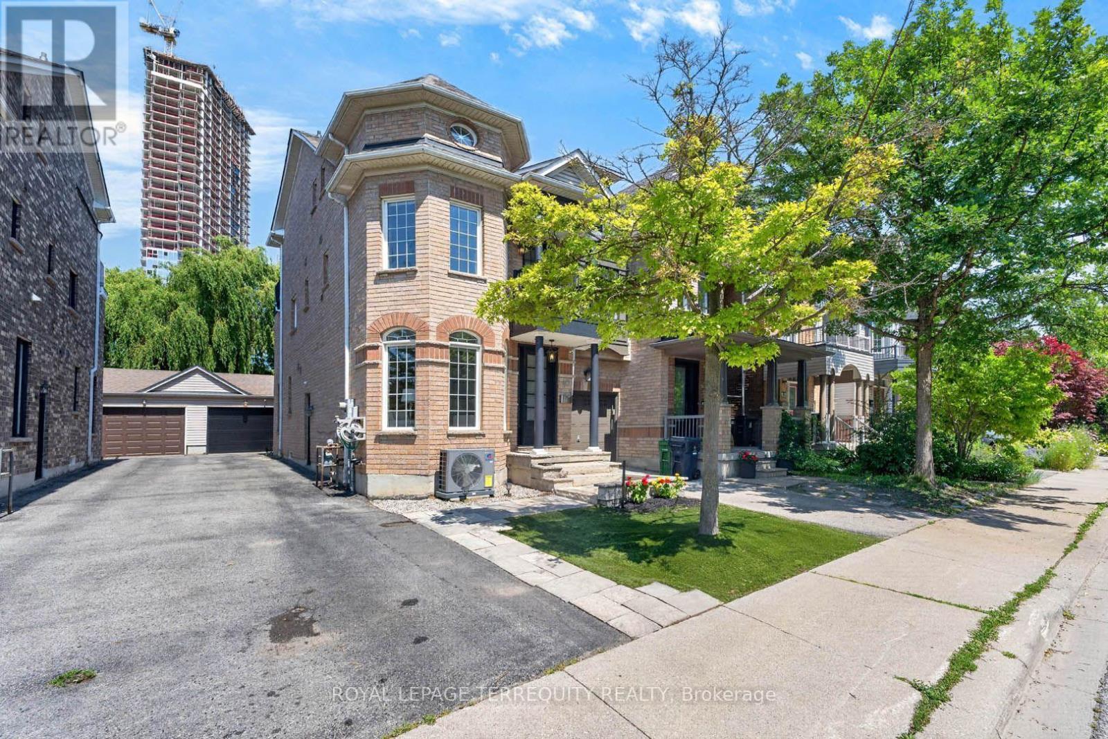 40 Whistle Post Street, Toronto, Ontario  M4E 3W8 - Photo 2 - E13672472
