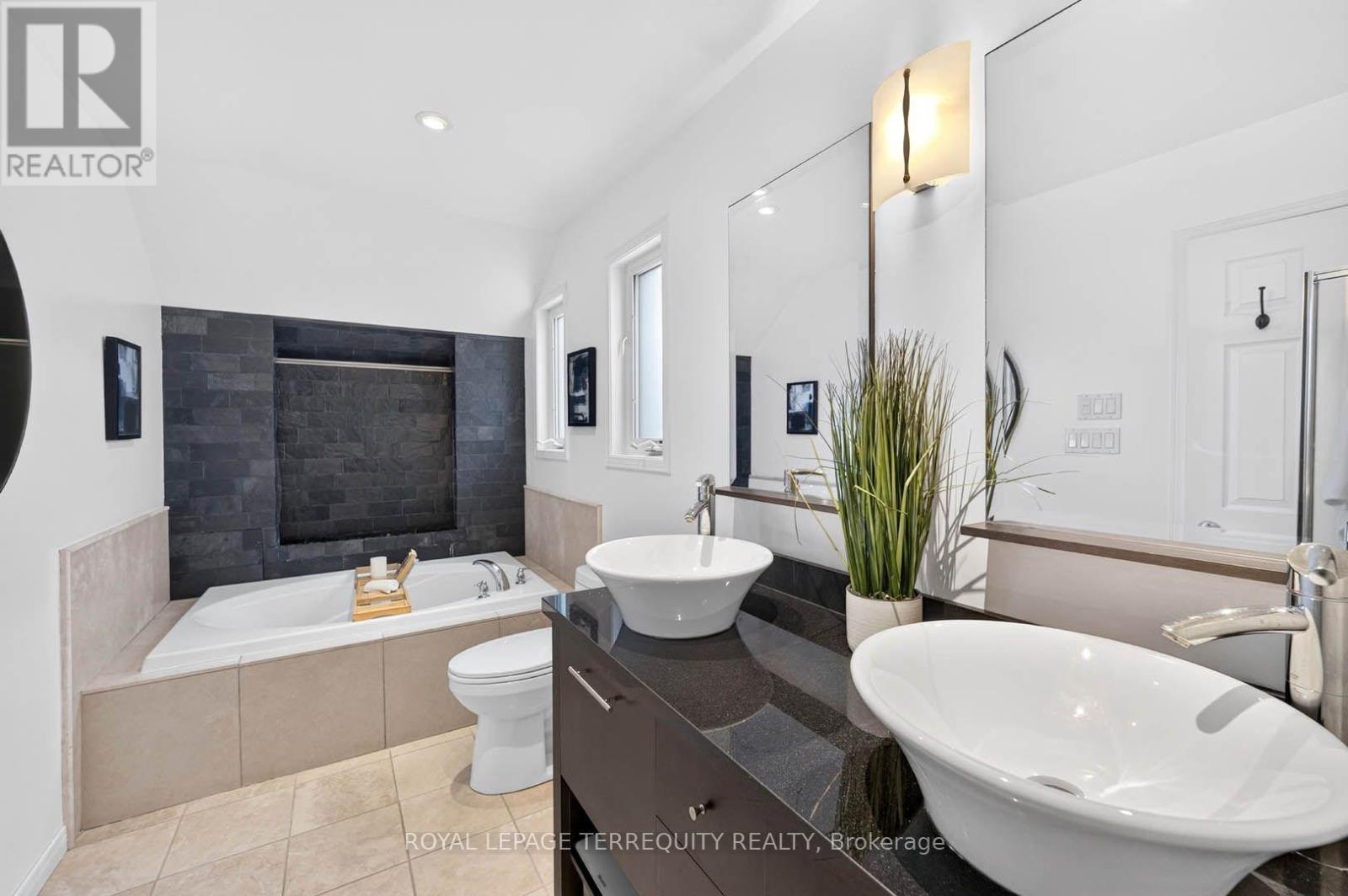 40 Whistle Post Street, Toronto, Ontario  M4E 3W8 - Photo 31 - E13672472