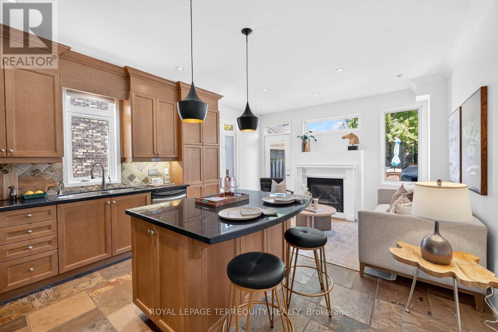 40 Whistle Post Street, Toronto, Ontario  M4E 3W8 - Photo 8 - E13672472