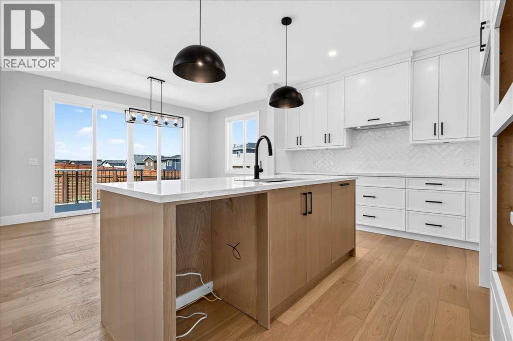 560 Livingston Way NE, Calgary, Alberta  T3P 1R7 - Photo 4 - A2336809