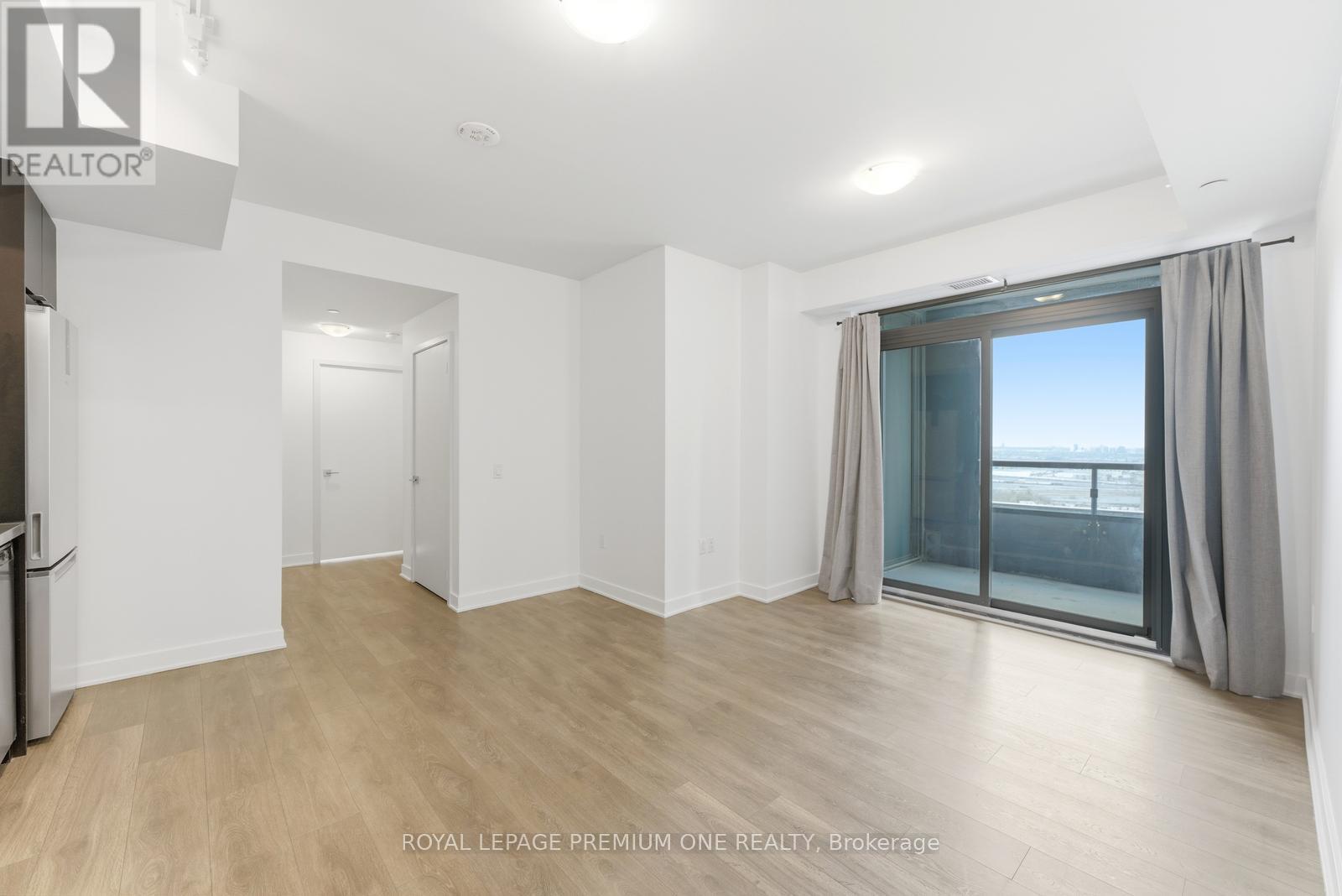 2404 - 2920 Highway 7, Vaughan, Ontario  L4K 0P4 - Photo 4 - N13672552