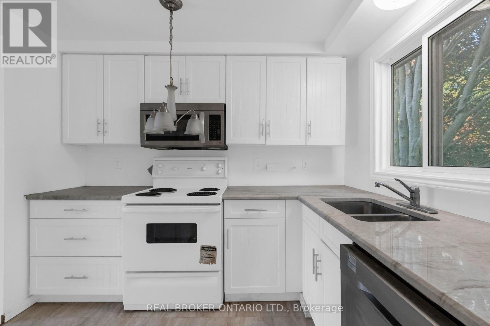 57 Bernick Drive, Barrie, Ontario L4M 5C1 - Photo 10 - S13672564