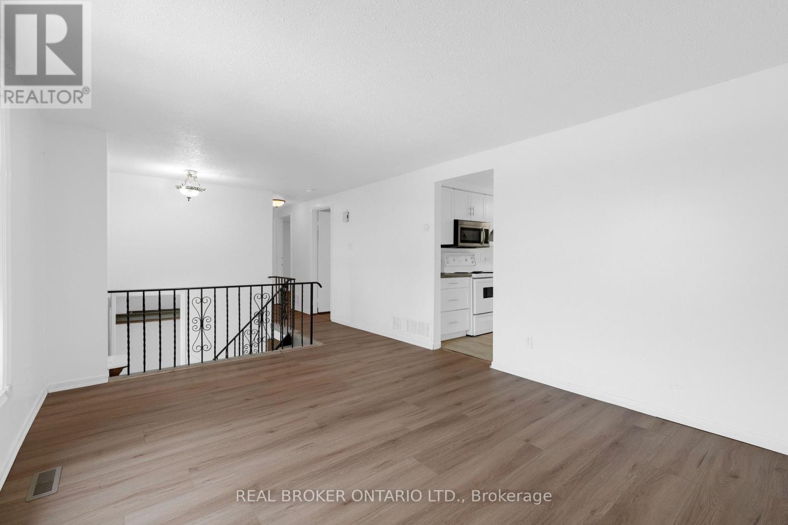 57 Bernick Drive, Barrie, Ontario L4M 5C1 - Photo 5 - S13672564