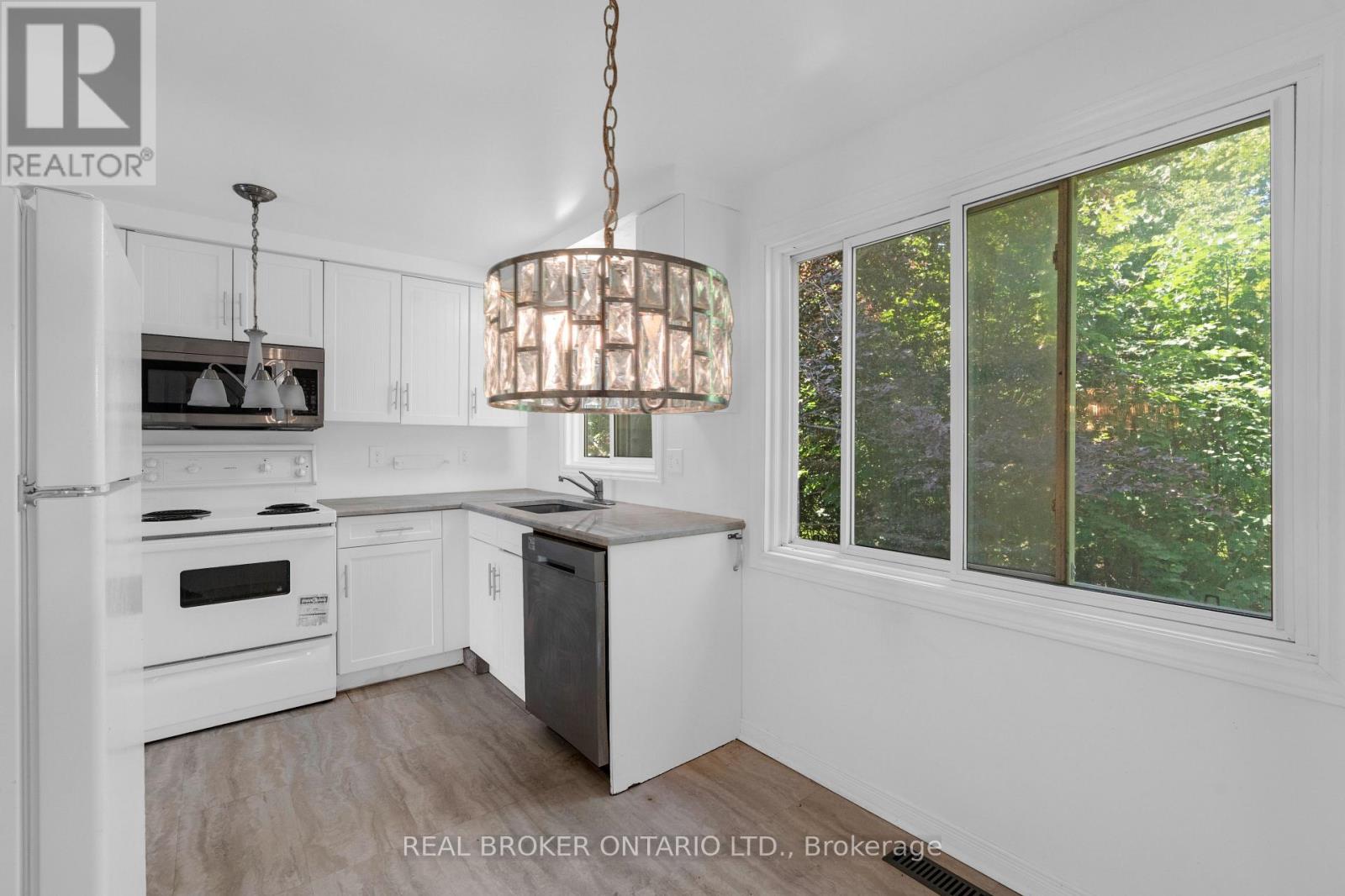 57 Bernick Drive, Barrie, Ontario L4M 5C1 - Photo 9 - S13672564