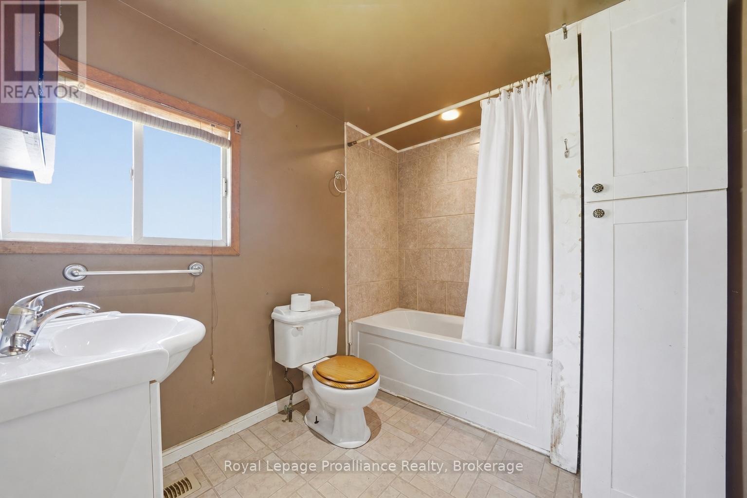 252 Sidney Street, Quinte West, Ontario  K8V 2T4 - Photo 17 - X13672530