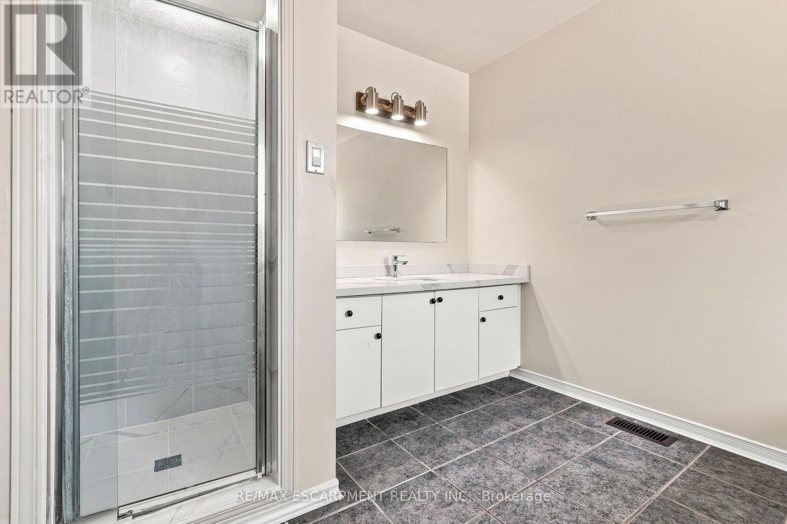 1 Perthshire Court, Hamilton, Ontario L9B 2H1 - Photo 30 - X13672458