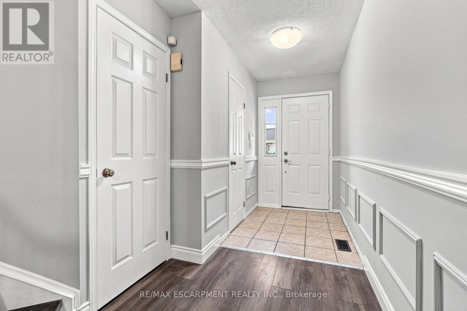 1 Perthshire Court, Hamilton, Ontario L9B 2H1 - Photo 5 - X13672458