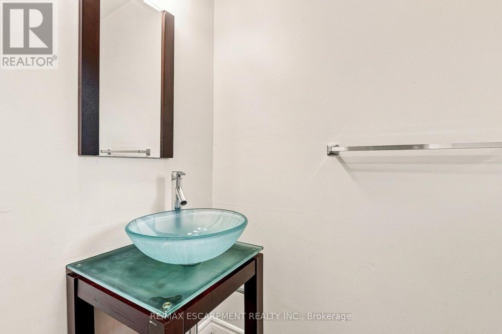 1 Perthshire Court, Hamilton, Ontario L9B 2H1 - Photo 6 - X13672458