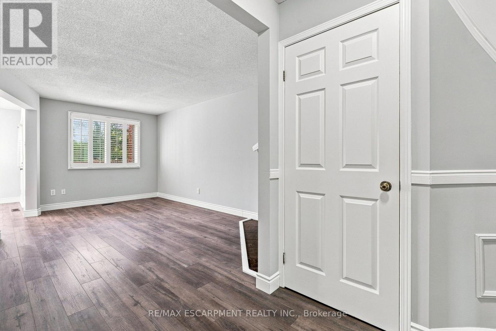 1 Perthshire Court, Hamilton, Ontario L9B 2H1 - Photo 8 - X13672458