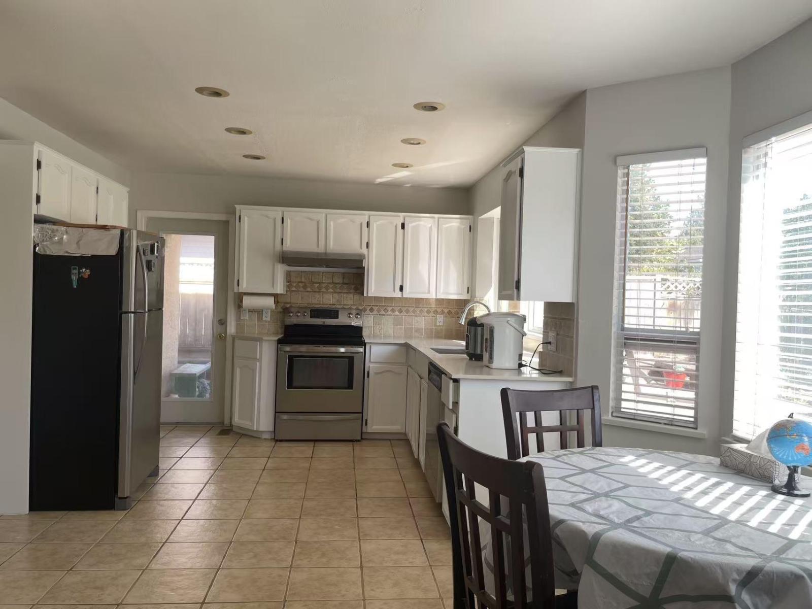15482 112 Avenue, Surrey, British Columbia  V3R 6H1 - Photo 5 - R3155472