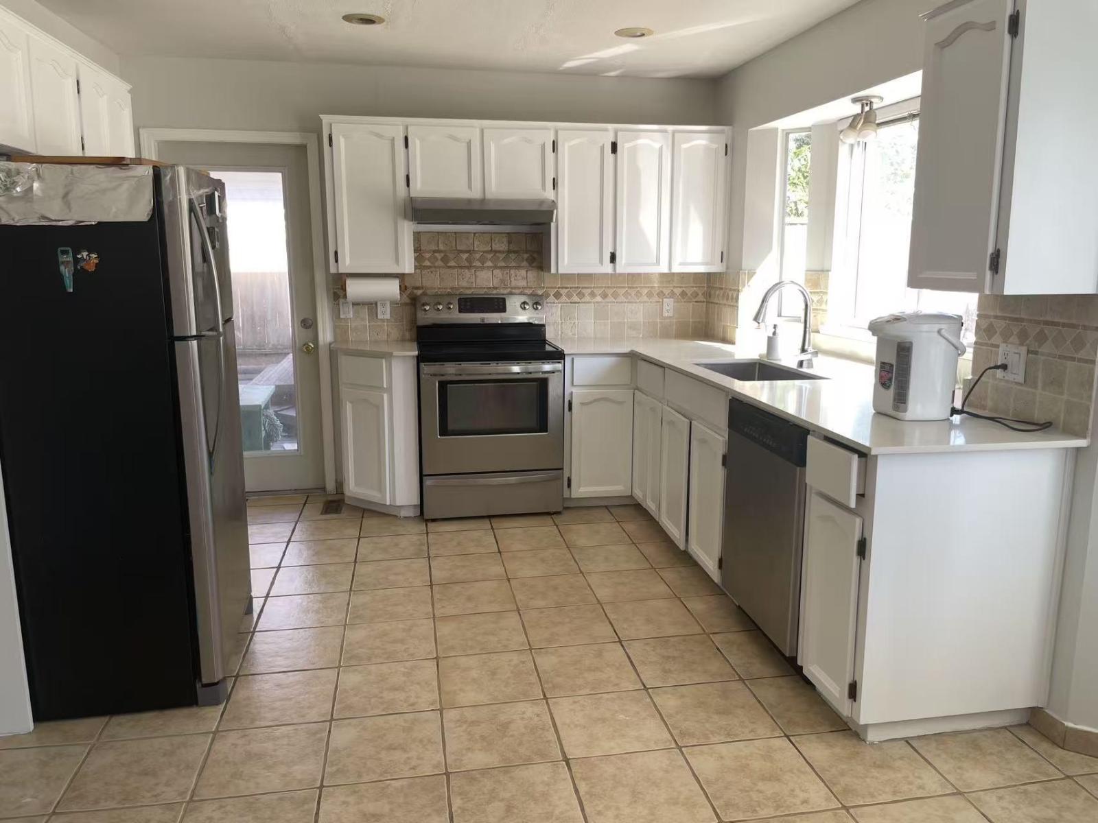 15482 112 Avenue, Surrey, British Columbia  V3R 6H1 - Photo 4 - R3155472