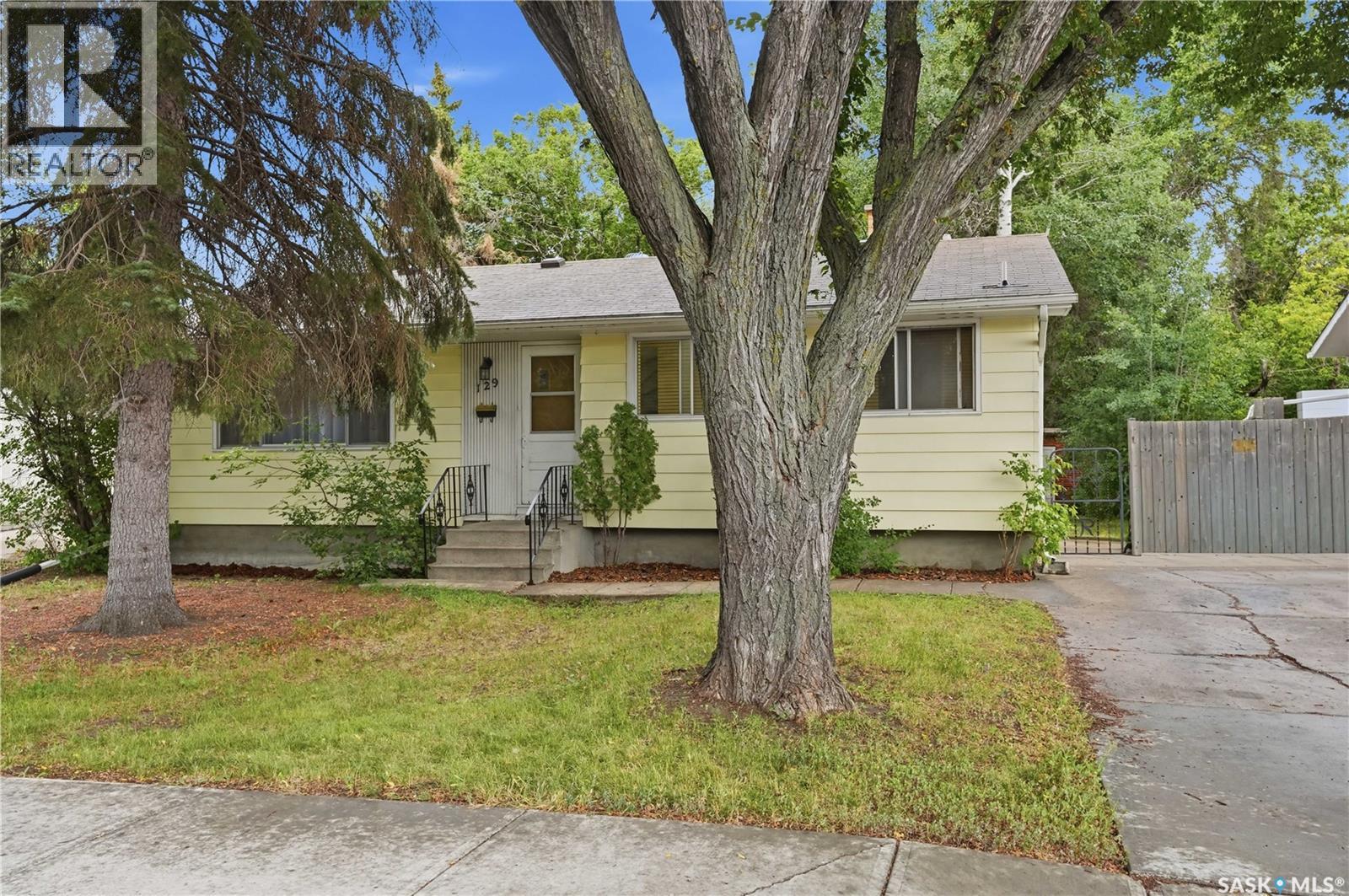 129 Cameron Crescent, Regina, Saskatchewan  S4S 2X3 - Photo 2 - SK045514