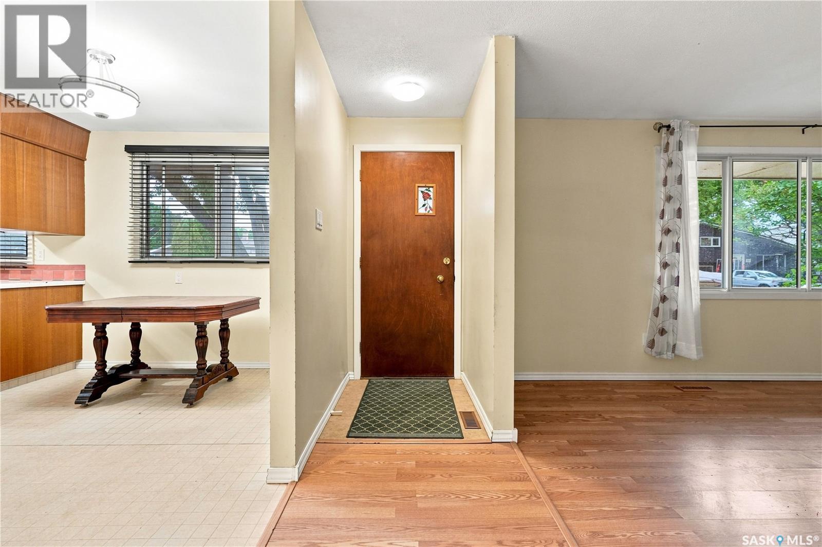 129 Cameron Crescent, Regina, Saskatchewan  S4S 2X3 - Photo 3 - SK045514
