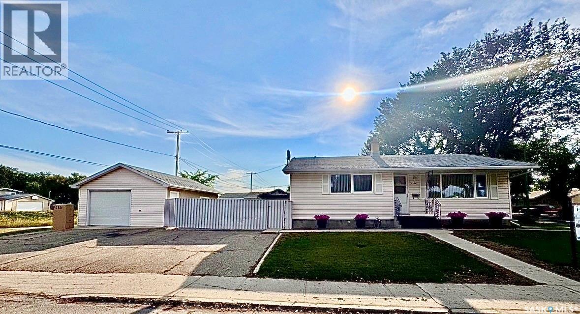 125 Garnet Street N, Regina, Saskatchewan  S4R 3S7 - Photo 1 - SK045450