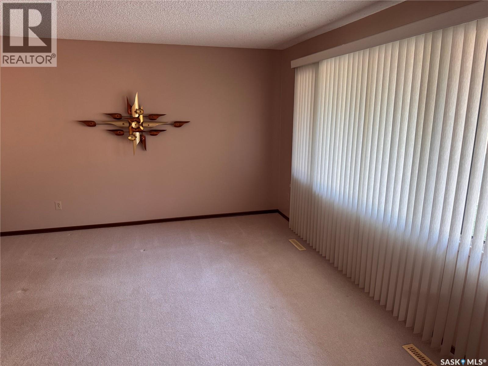 125 Garnet Street N, Regina, Saskatchewan  S4R 3S7 - Photo 3 - SK045450