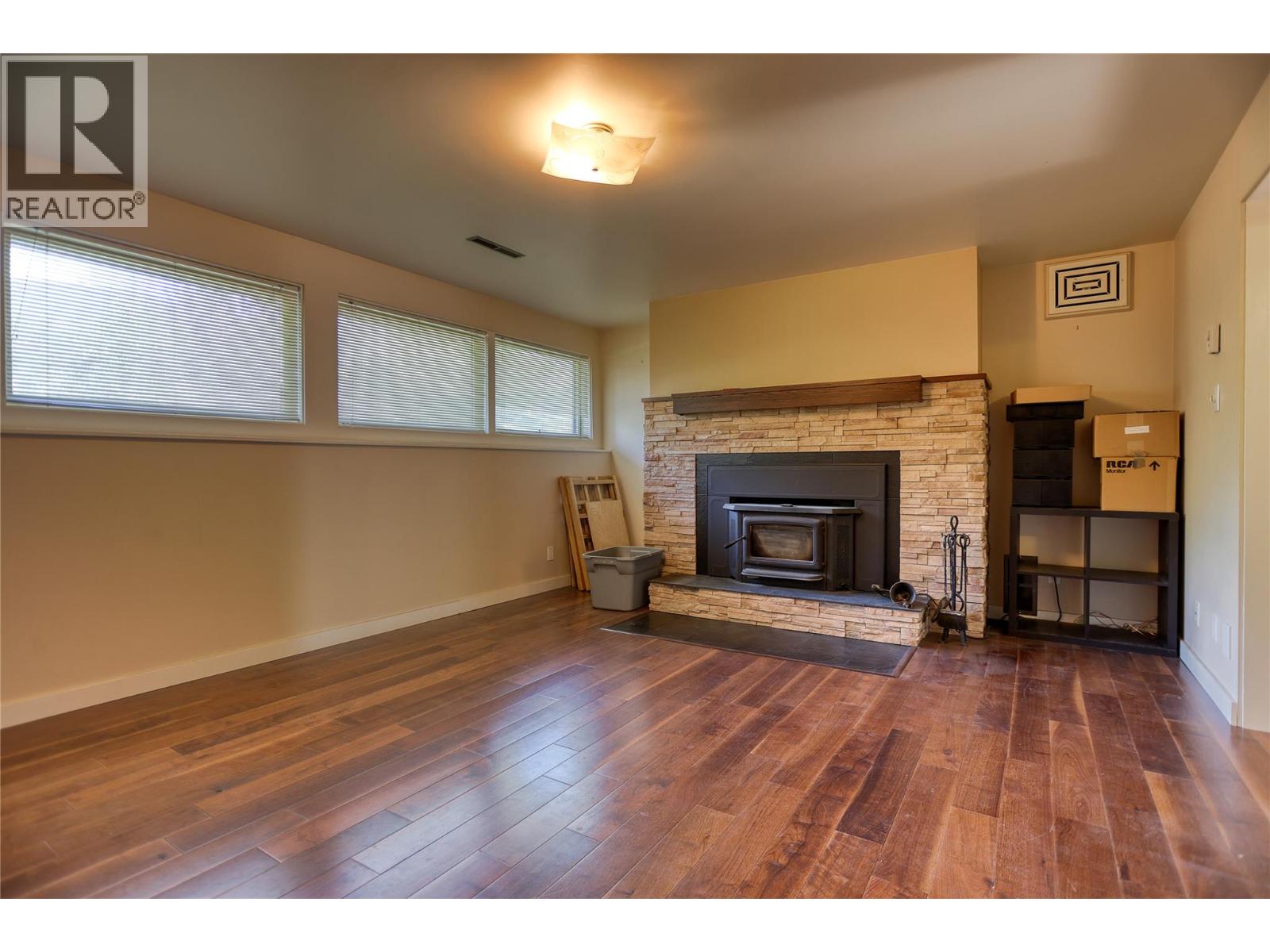 3110 1st Avenue, Castlegar, British Columbia  V1N 2R3 - Photo 6 - 10394453