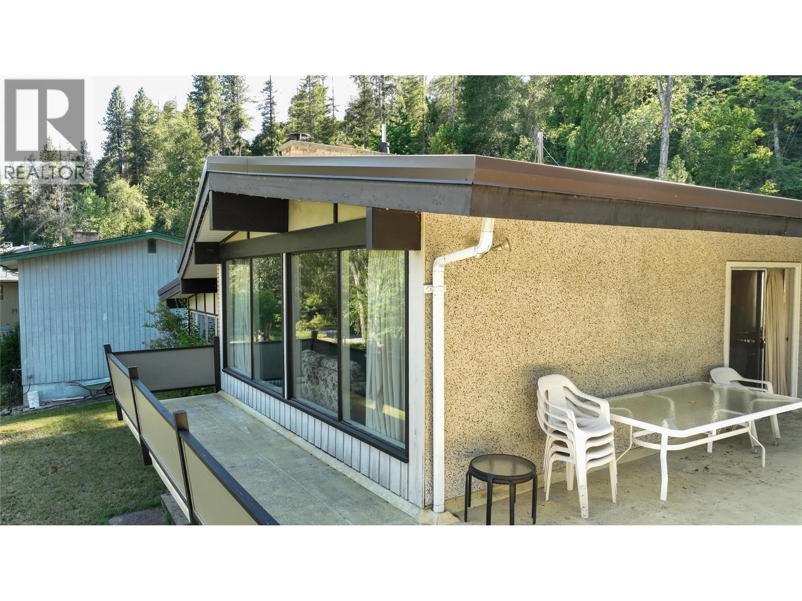 3110 1st Avenue, Castlegar, British Columbia  V1N 2R3 - Photo 22 - 10394453