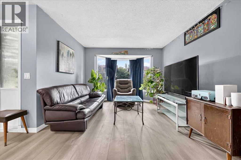 672 Whiteridge Way NE, Calgary, Alberta  T1Y 4S9 - Photo 5 - A2336719